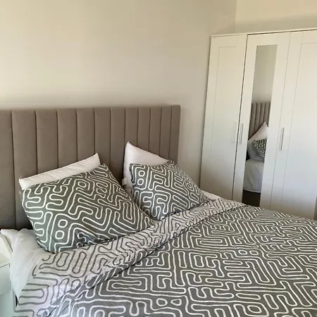 New Flat With Swimming Pool On Rooftop Daire Saint-Laurent-du-Var